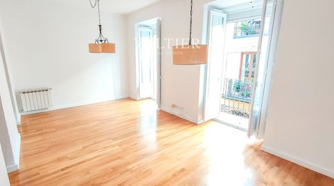 Foto 2 de Piso de alquiler en De Juan de Dios, Universidad - Malasaña, Madrid Capital