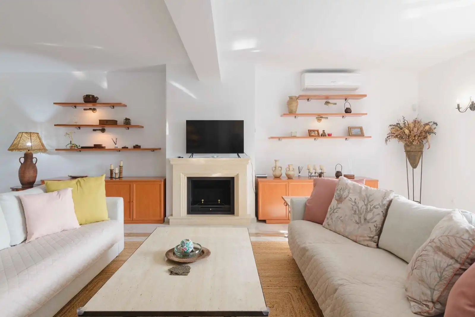 Sala d'estar de Casa o xalet de lloguer en Marbella amb Jardí privat, Terrassa i Piscina