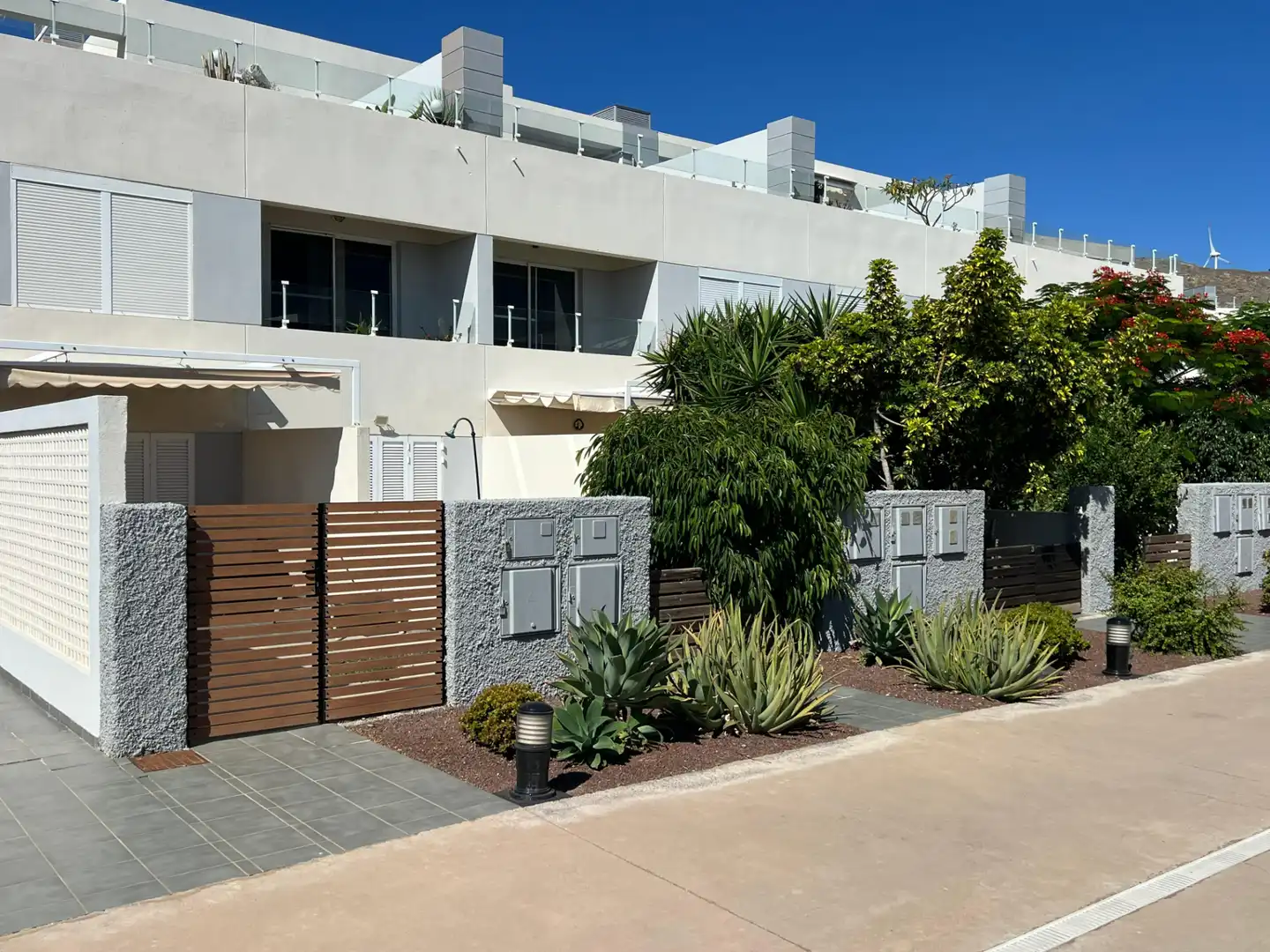 Vista exterior de Casa adosada en venta en Agaete con Jardín privado, Terraza y Amueblado