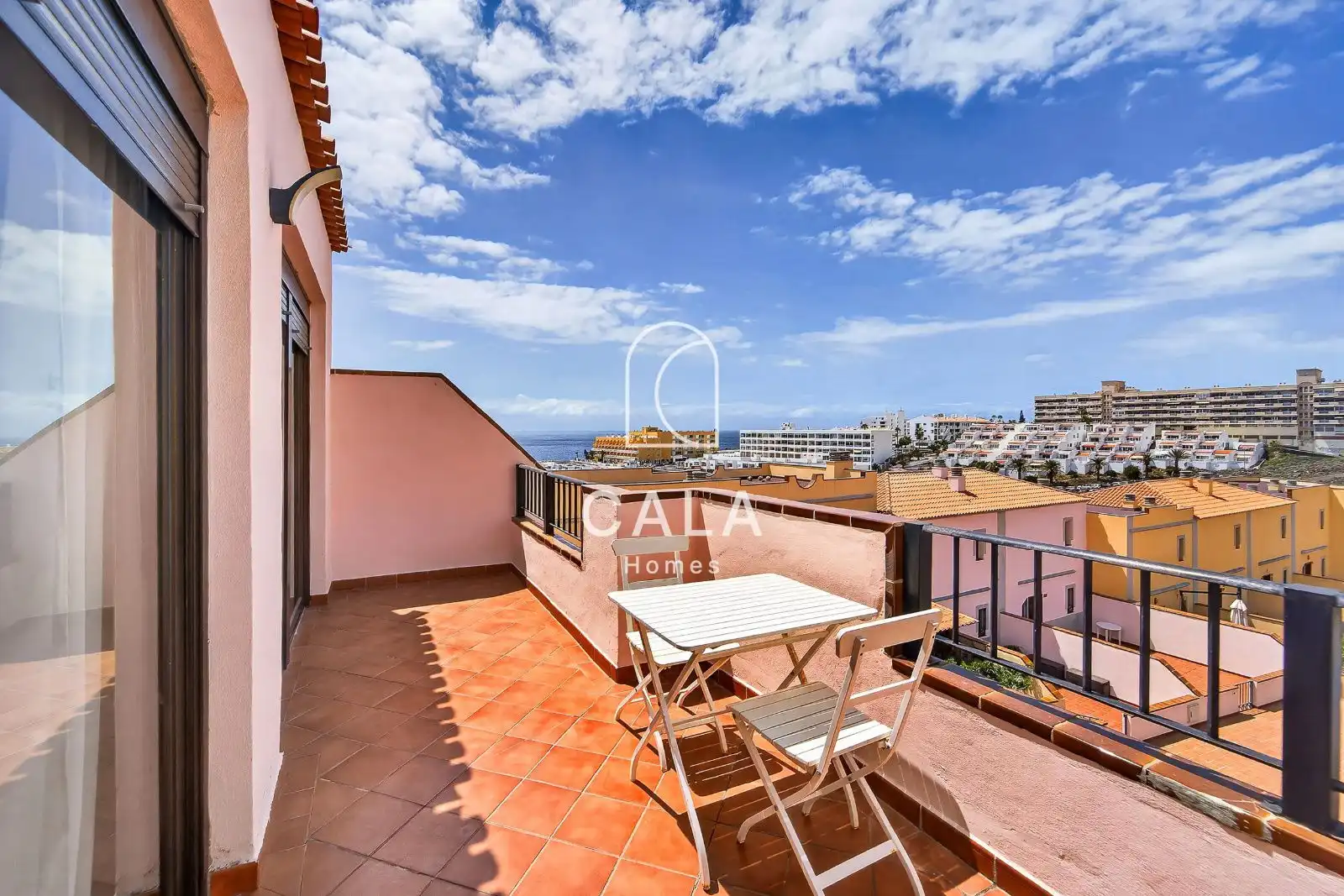 Außenansicht von Maisonette zum Verkauf in Adeje mit Terrasse, Schwimmbad und Möbliert