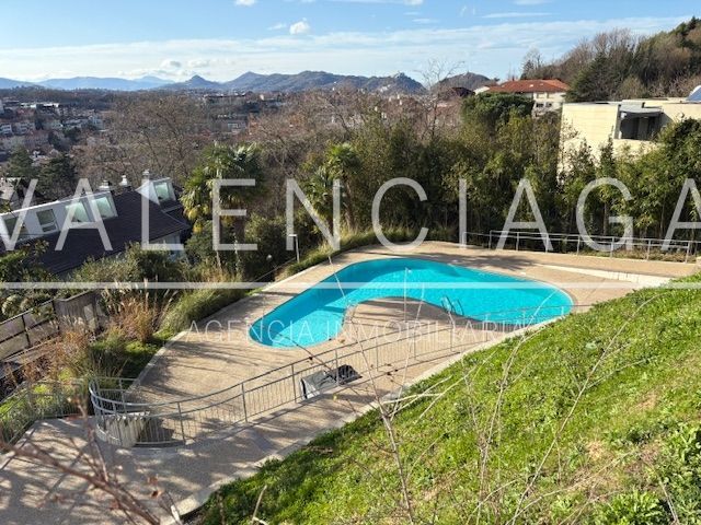 Piscina de Casa adosada de alquiler en Donostia - San Sebastián  con Calefacción, Terraza y Piscina