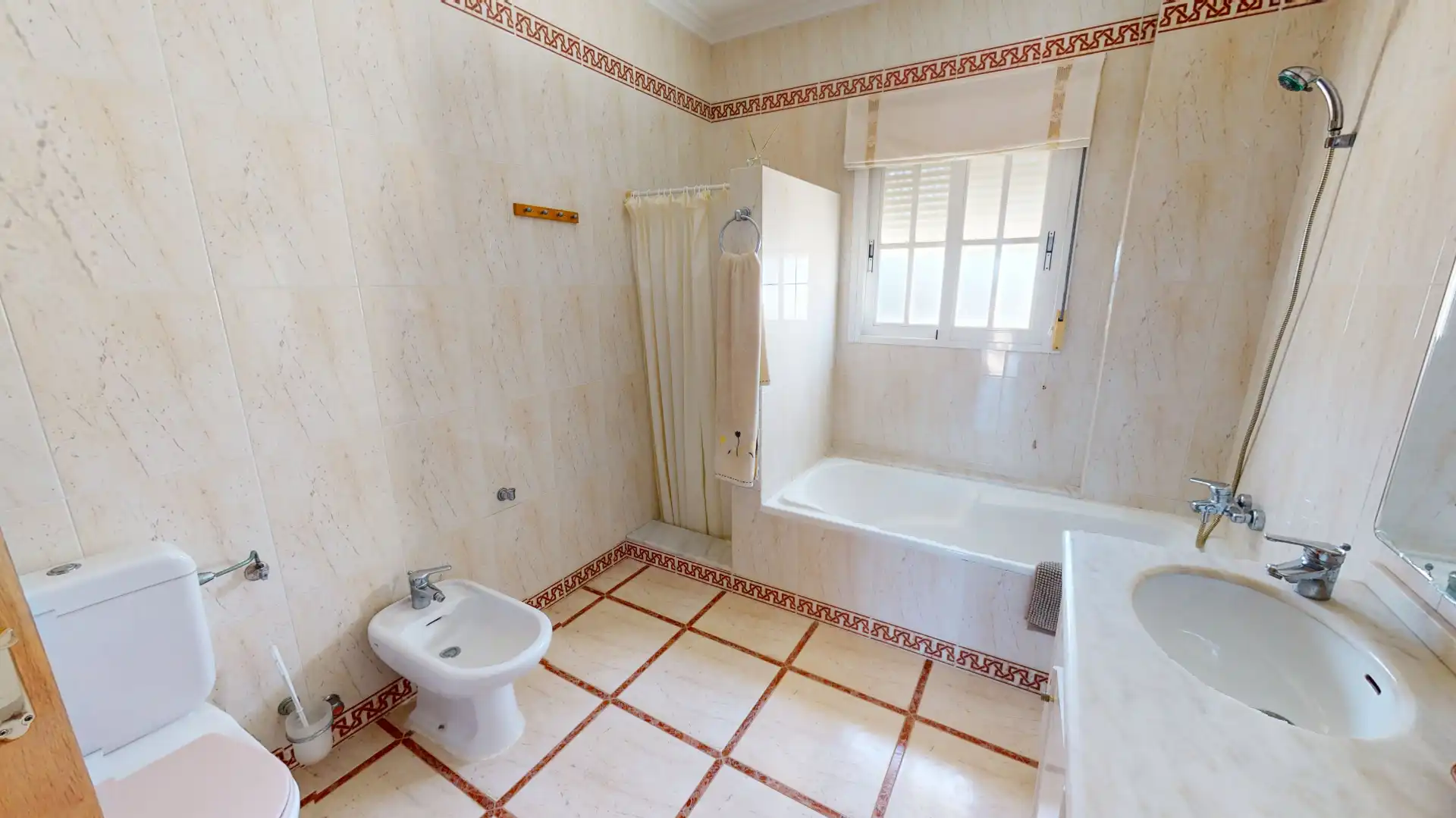 Bany de Casa o xalet en venda en El Campello amb Aire condicionat, Calefacció i Jardí privat