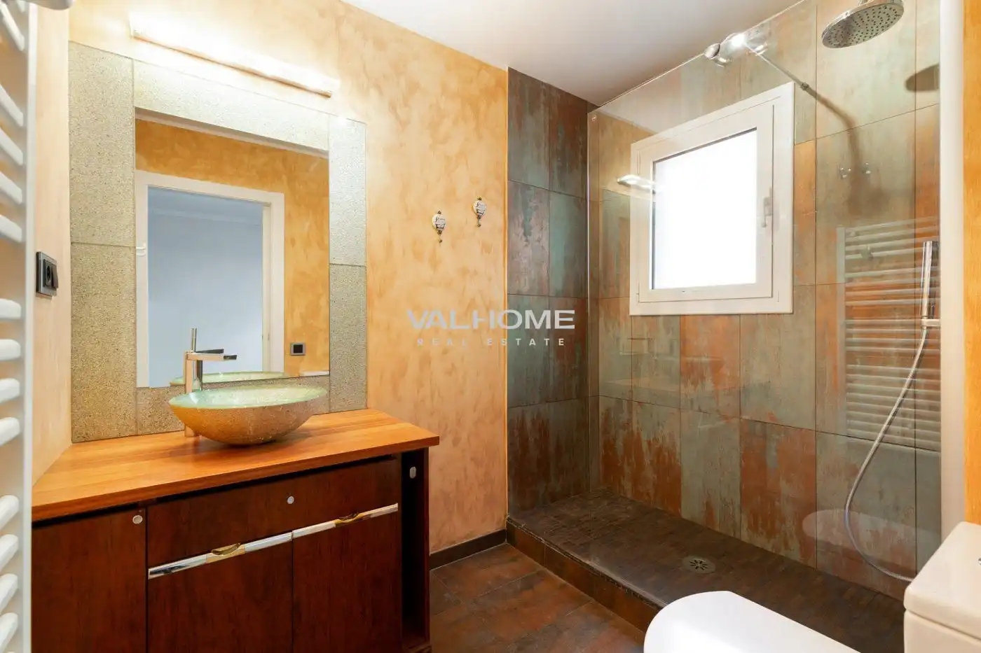 Badezimmer von Wohnung zum Verkauf in Sant Cugat del Vallès mit Klimaanlage, Heizung und Parkett