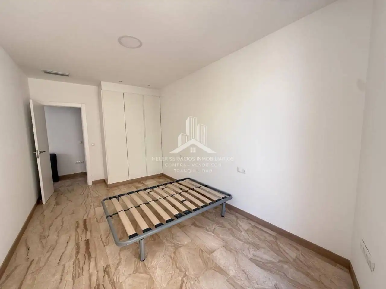 Habitación de Piso en venta en Castellón de la Plana / Castelló de la Plana con Aire acondicionado, Calefacción y Alarma
