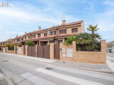 Casa aparellada amb piscina en venda a Calle de Betsaida 6C