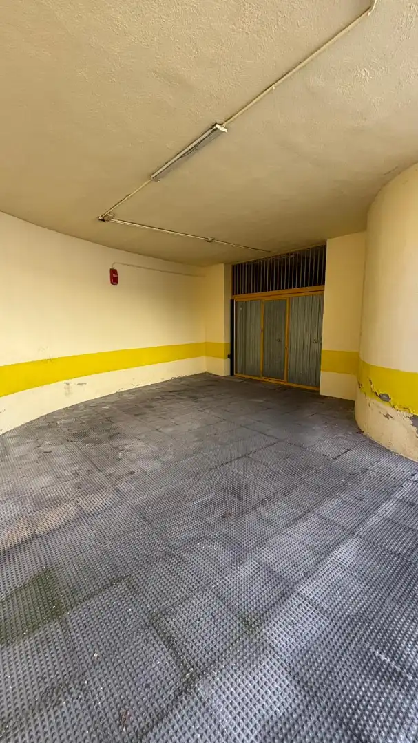 Garage for sale in Granada