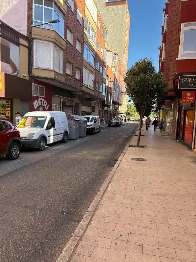 Vista exterior de Local en venta en Valladolid