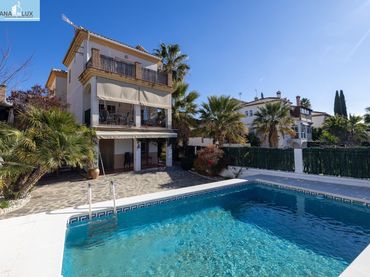 Villa avec balcon à vendre à Calle Infanta Elena