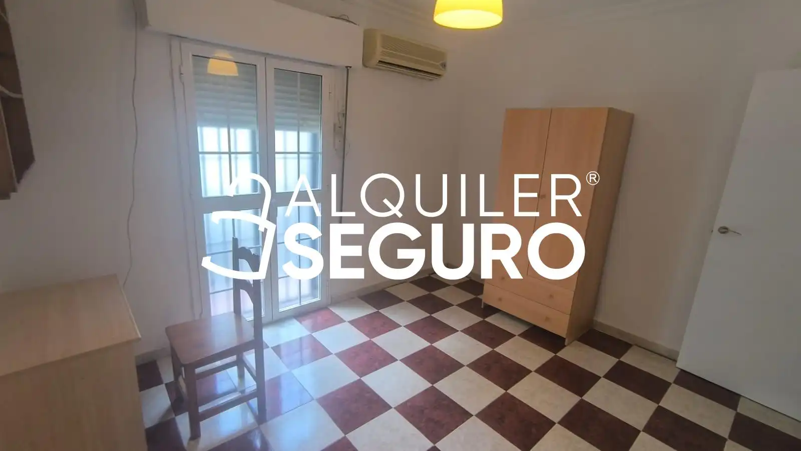 Habitación de Piso de alquiler en Sevilla con Aire acondicionado y Amueblado