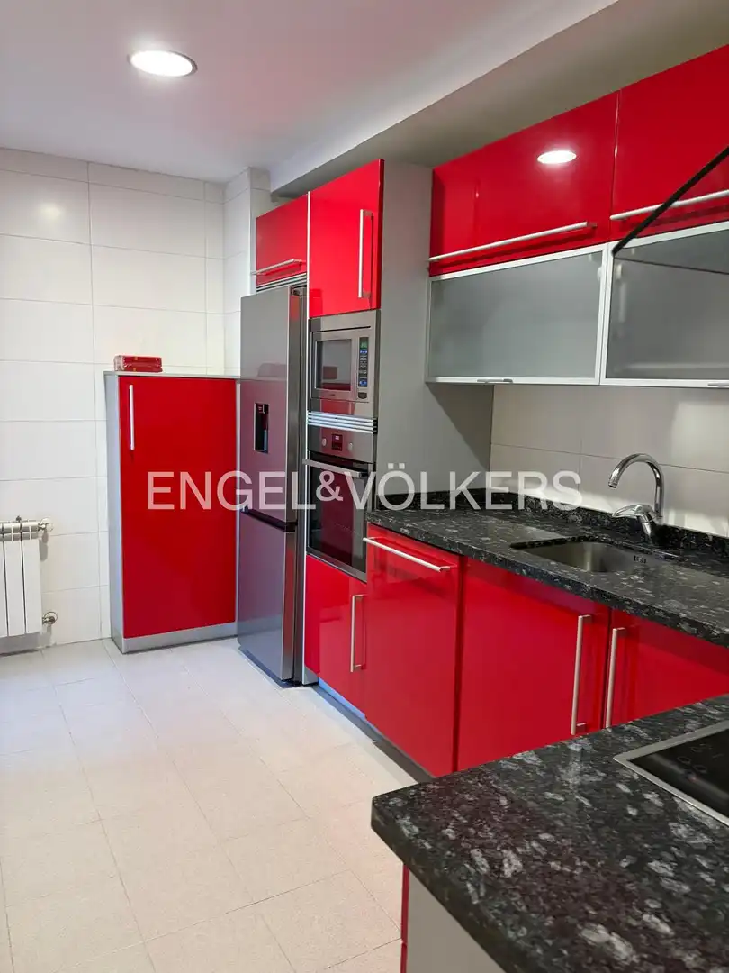 Kitchen of Flat for rent in Madrid  with Air Conditioner, Heating and Parquet flooring