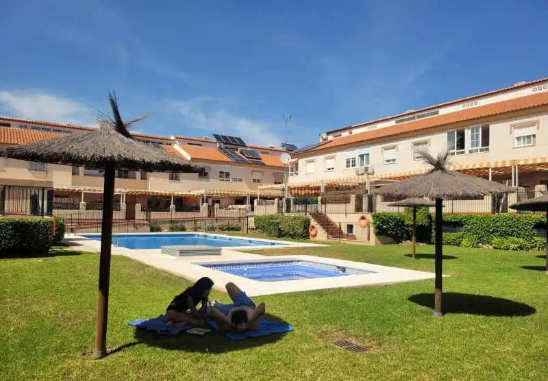 Casa adosada en venda a Calle Mar del Norte, 77, Jardines de Alhaurín - Huerta Alta - Fuensanguínea