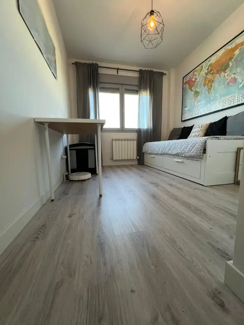 Habitación de Casa adosada en venta en Villalbilla con Aire acondicionado, Calefacción y Jardín privado