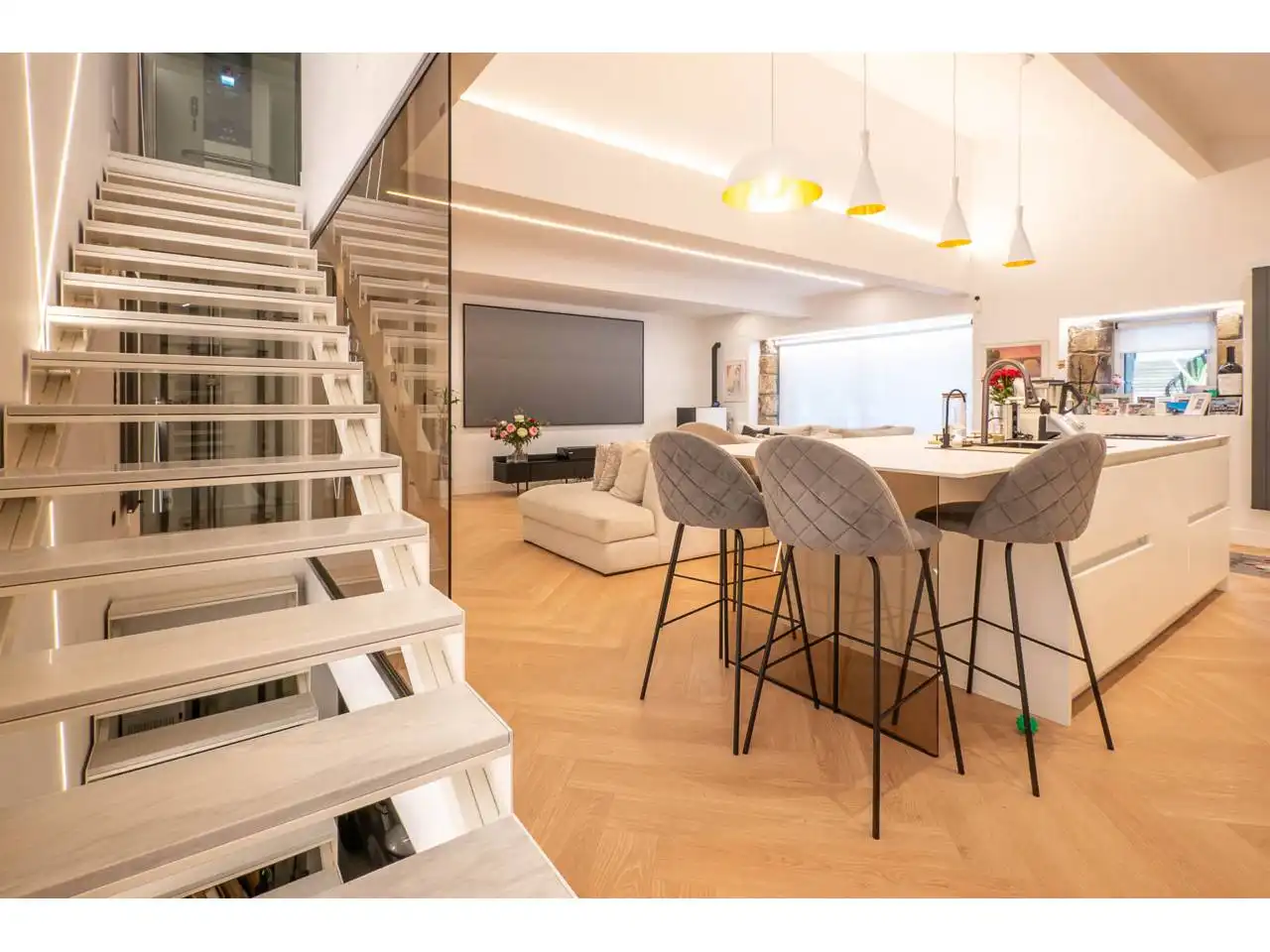 Sala d'estar de Casa o xalet en venda en Donostia - San Sebastián  amb Aire condicionat, Calefacció i Jardí privat