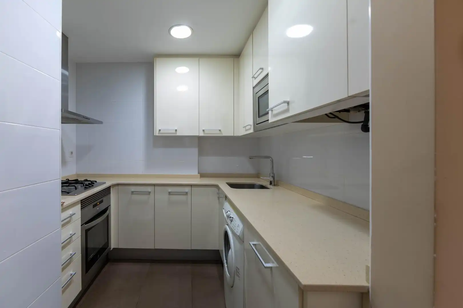 Cuina de Pis en venda en Barcelona amb Calefacció i Moblat