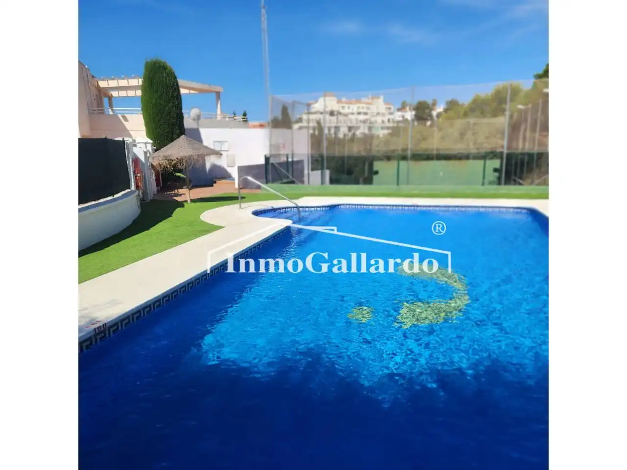 Schwimmbecken von Haus oder Chalet zum Verkauf in Rincón de la Victoria mit Klimaanlage, Heizung und Privatgarten