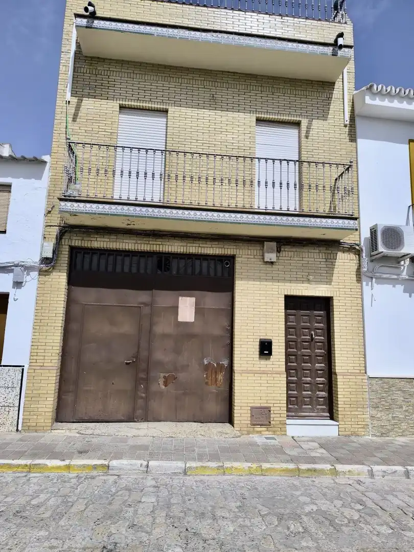 Vista exterior de Casa o chalet en venta en Benacazón con Aire acondicionado y Terraza