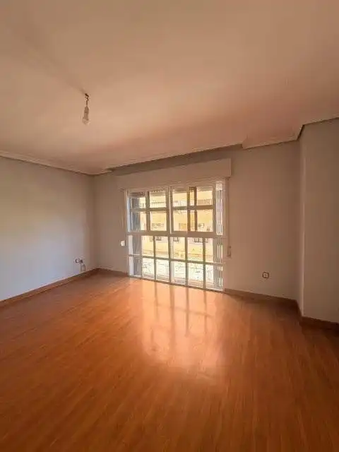 Schlafzimmer von Wohnung zum Verkauf in Badajoz