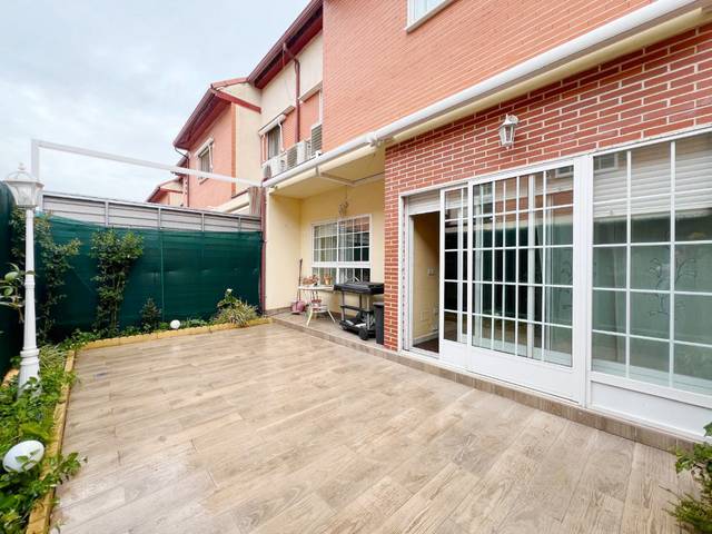 Casa adosada en Venta en Calle Adolfo Bioy Casares en Ensanche