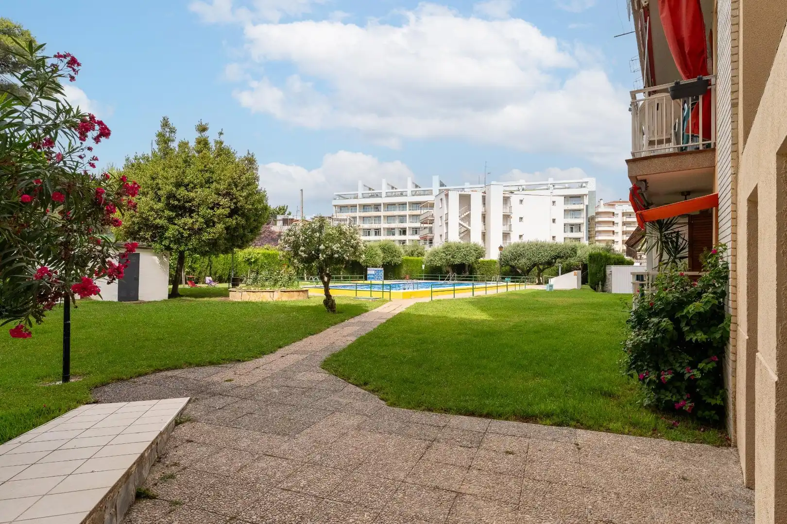 Außenansicht von Wohnungen zum Verkauf in Salou mit Privatgarten, Terrasse und Gemeinschaftspool