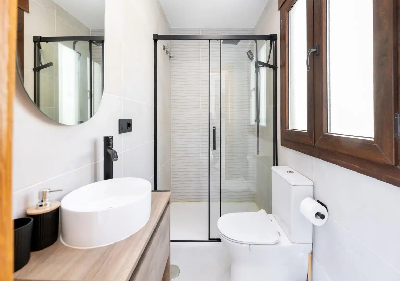 Badezimmer von Dachboden zum Verkauf in Gójar mit Klimaanlage, Heizung und Terrasse