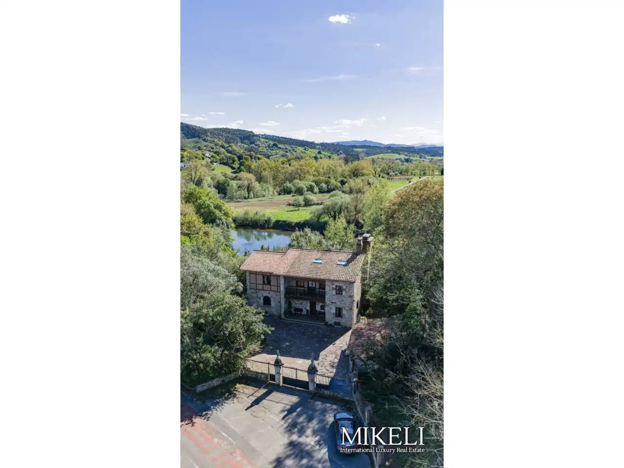 Vista exterior de Casa o xalet en venda en Piélagos amb Calefacció, Jardí privat i Terrassa