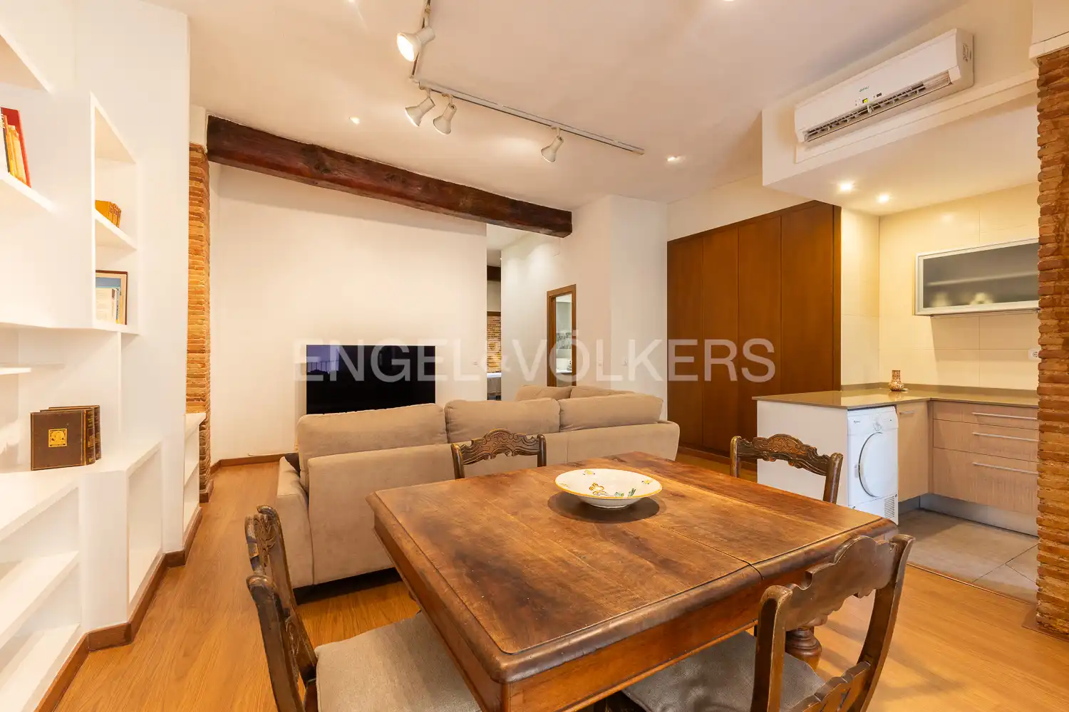 Exterior view of Flat for rent in Valencia  with Air Conditioner, Heating and Furnished