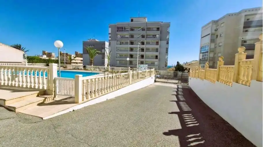 Vista exterior de Apartamento en venta en Elche / Elx con Aire acondicionado, Jardín privado y Terraza