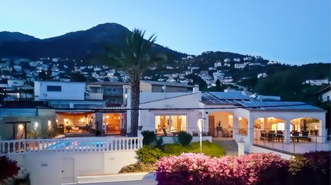 Villa renovada en Mas Fumats, con vistas panorámicas al mar y licencia turística. La propiedad está en una zona tranquila, a menos, immagine 4