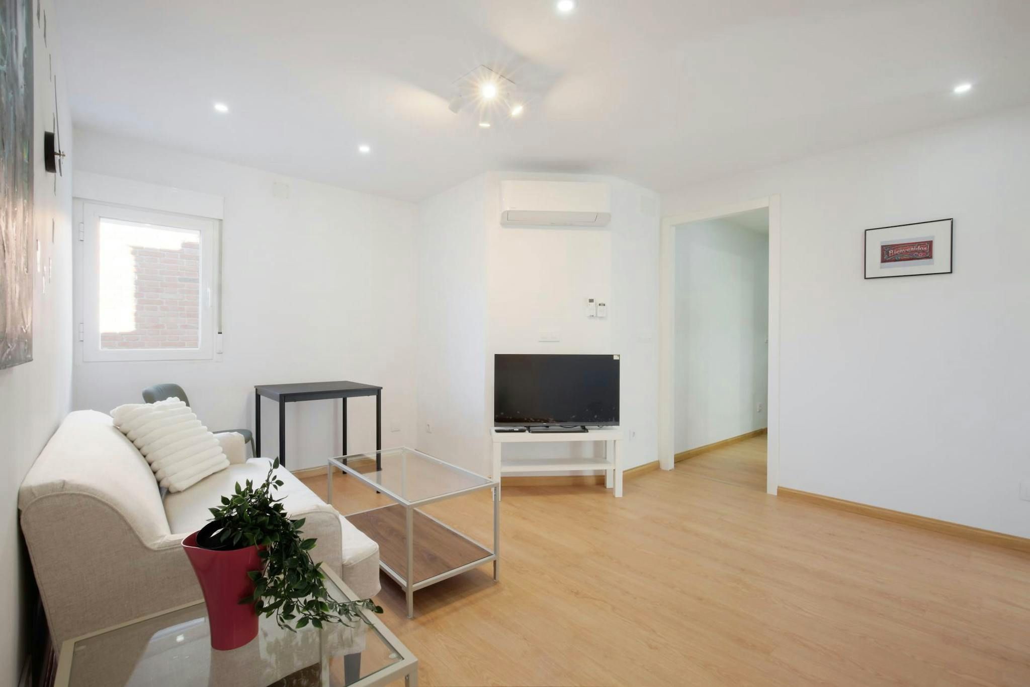 Living room of Flat to rent in  Madrid Capital  with Air Conditioner, Heating and Furnished
