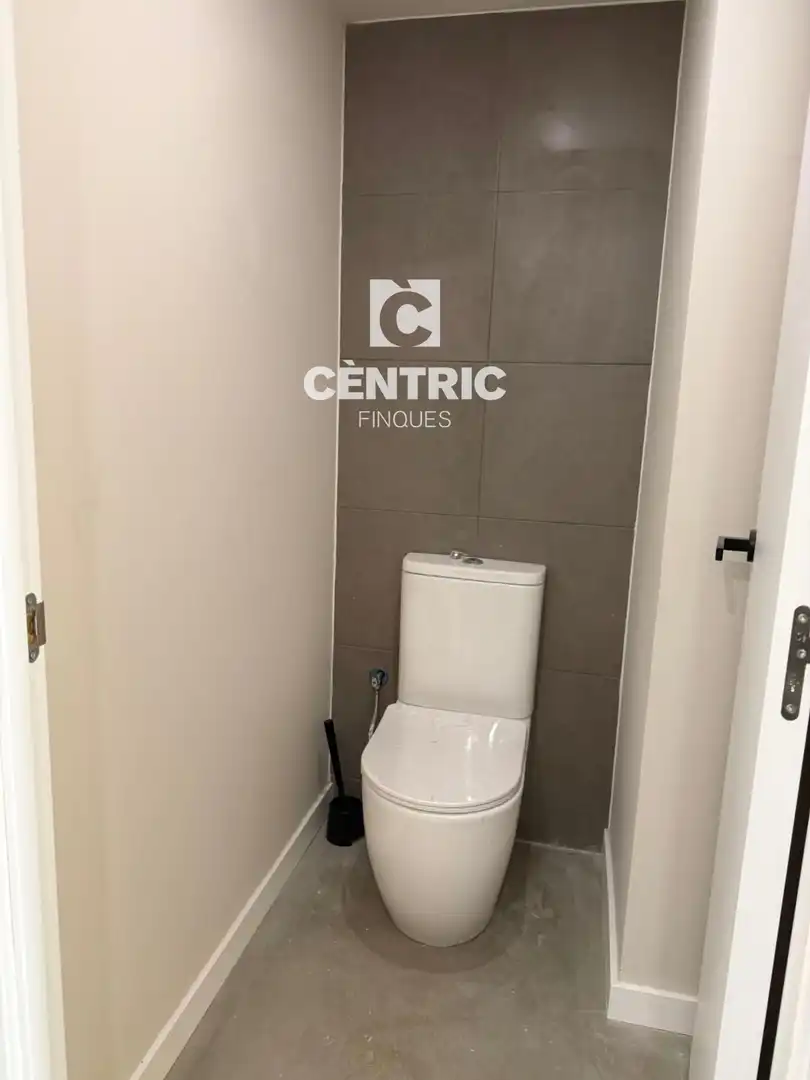 Badezimmer von Büro zur Miete in Terrassa