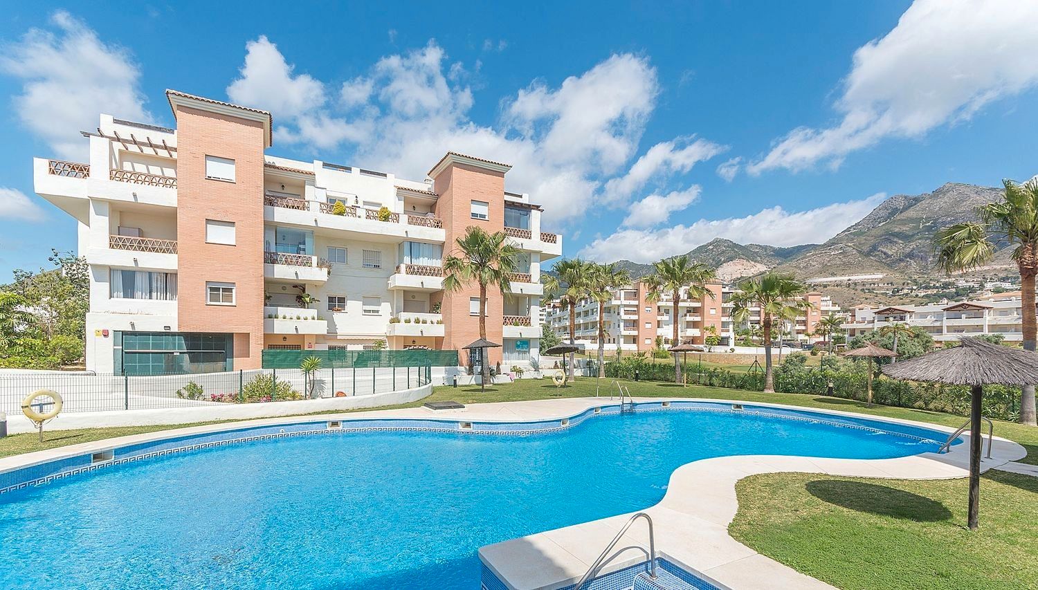 Vista exterior de Apartament de lloguer en Benalmádena amb Aire condicionat, Calefacció i Terrassa