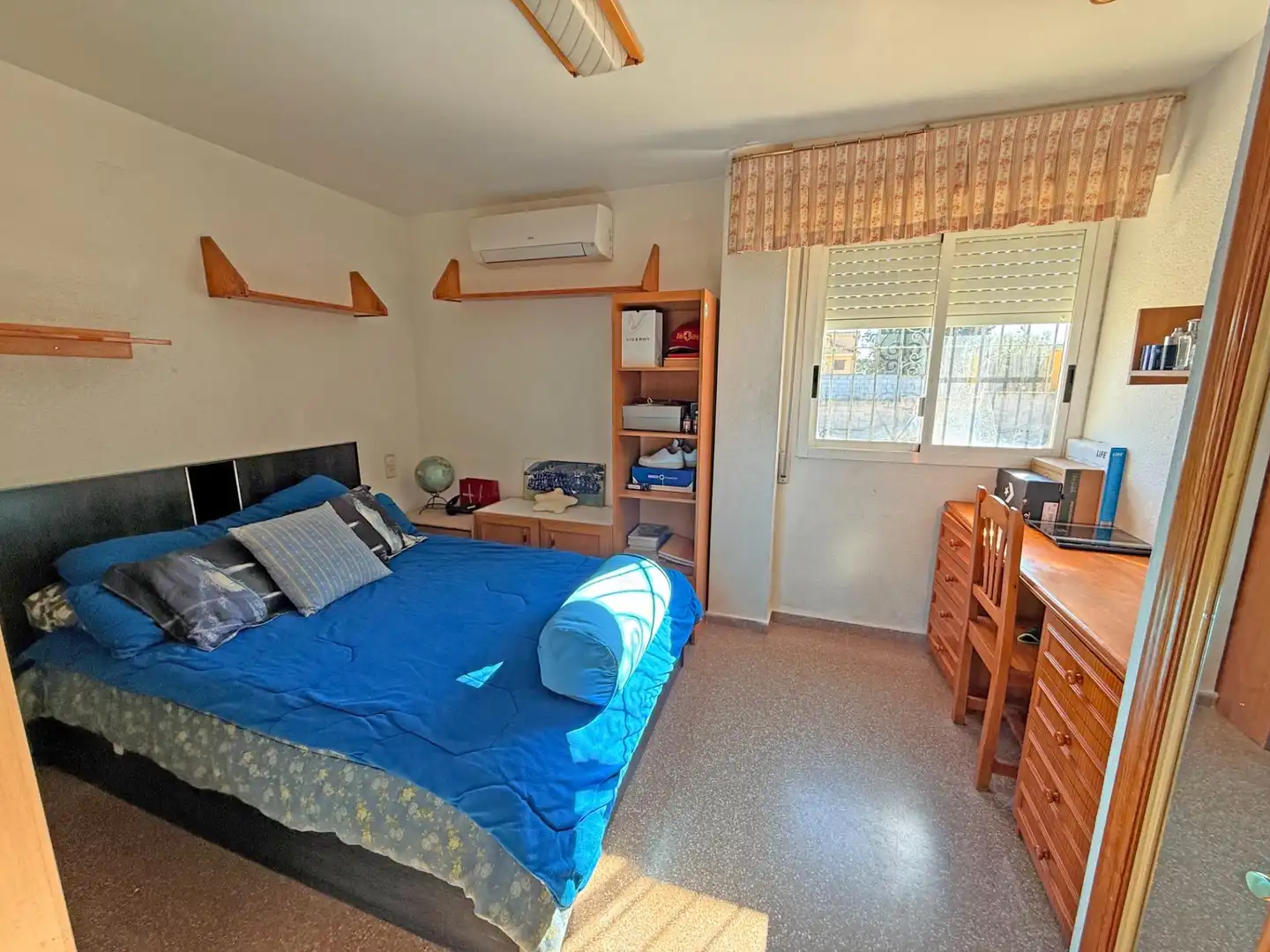 Habitación de Casa o chalet en venta en Alicante / Alacant con Jardín privado y Piscina comunitaria