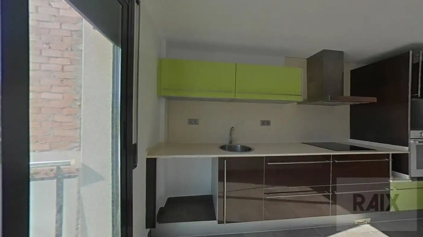 Cuina de Dúplex en venda en L'Hospitalet de Llobregat amb Aire condicionat, Calefacció i Terrassa