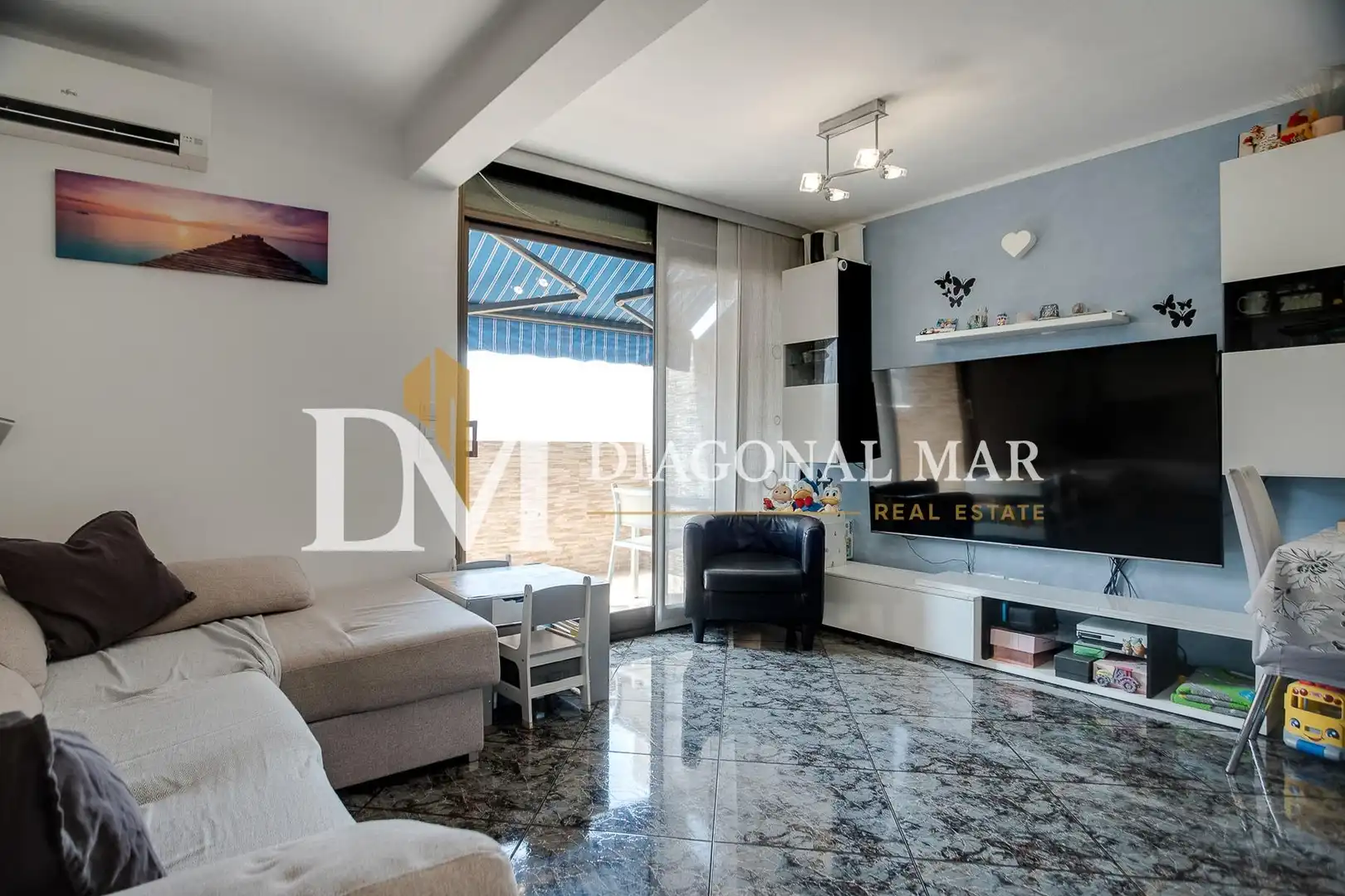 Sala d'estar de Dúplex en venda en Barcelona amb Aire condicionat i Balcó