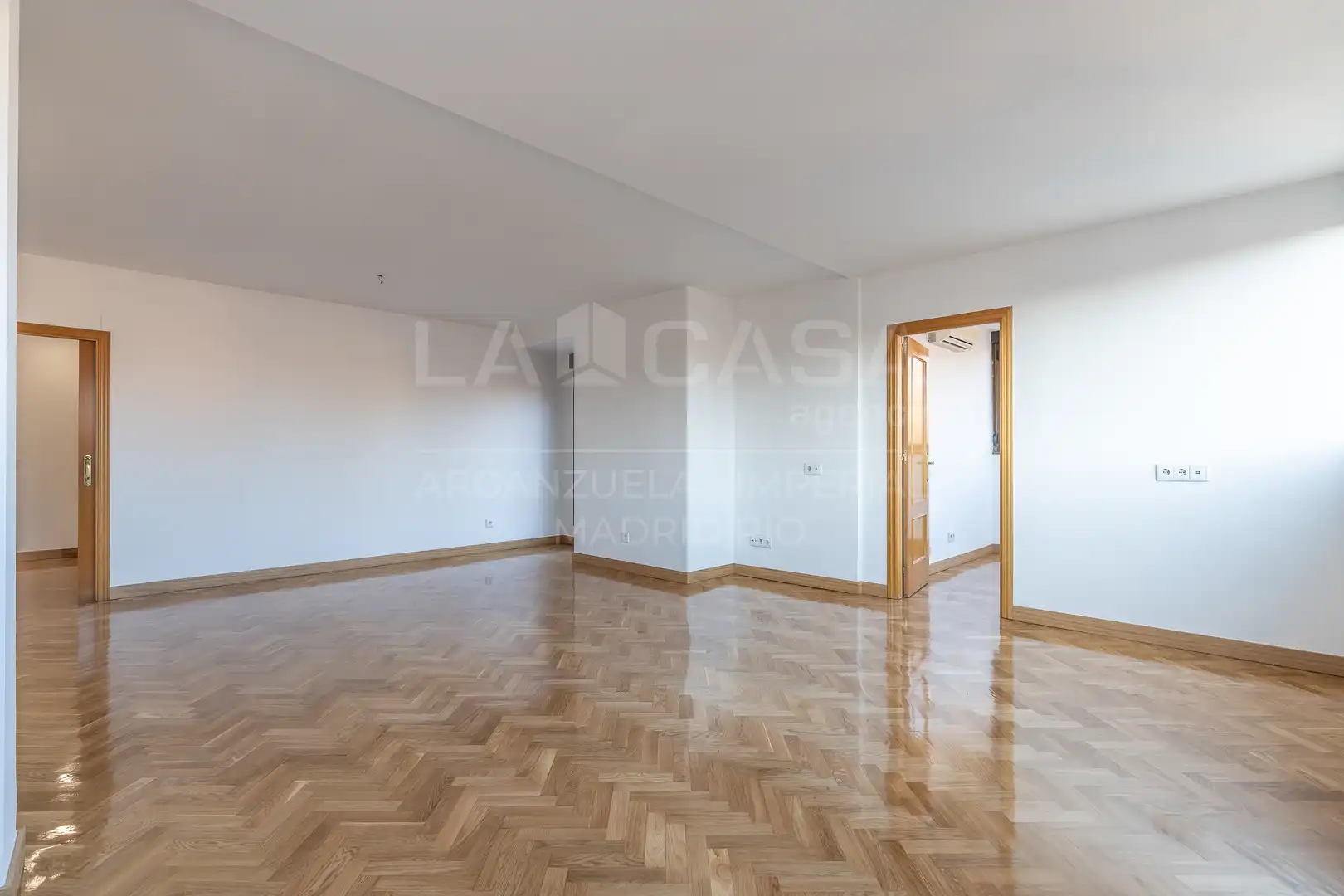 Sala d'estar de Àtic en venda en Madrid amb Calefacció i Terrassa