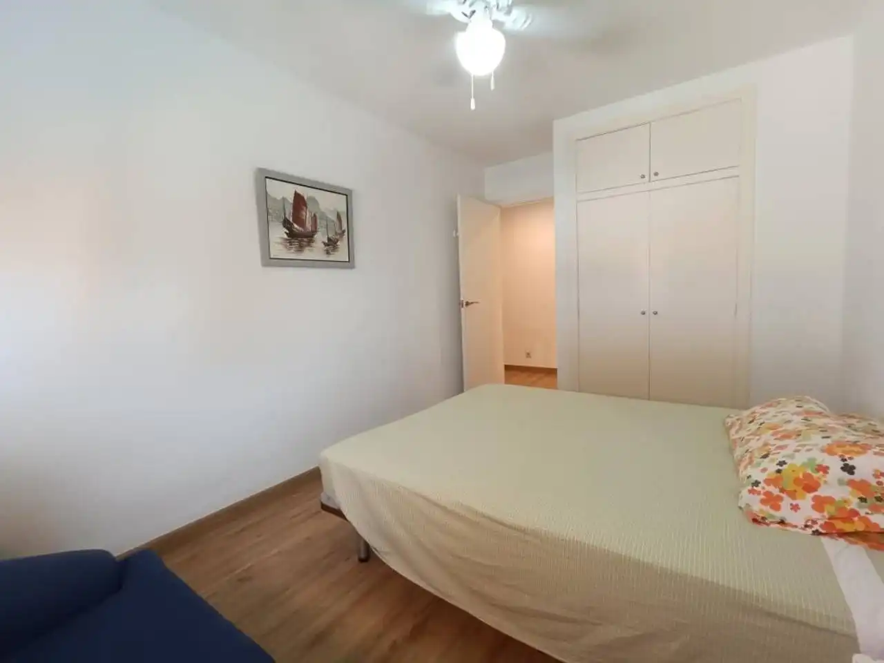 Dormitori de Apartament de lloguer en El Campello amb Aire condicionat, Terrassa i Moblat