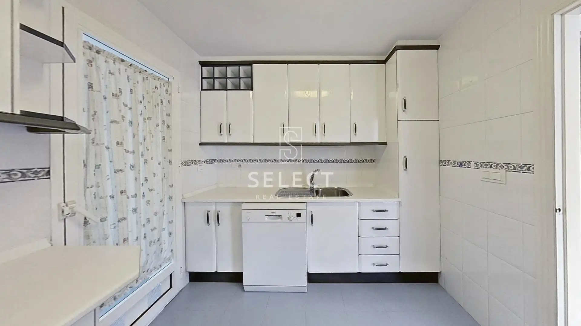 Cuina de Casa adosada en venda en Almuñécar amb Terrassa, Balcó i Piscina comunitària