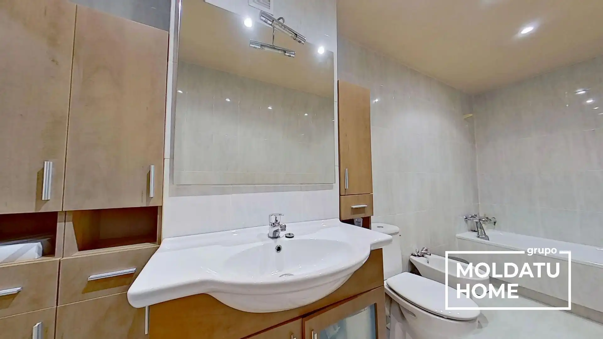 Badezimmer von Wohnung zum Verkauf in Barakaldo  mit Heizung, Terrasse und Abstellraum