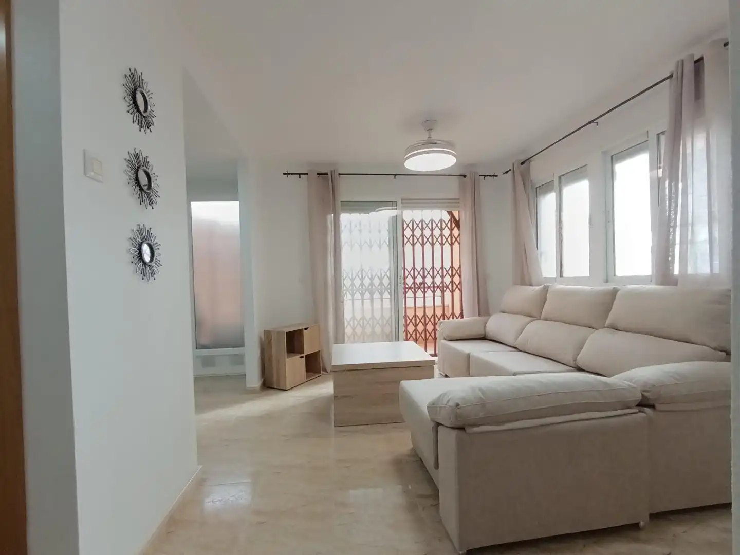 Sala de estar de Dúplex en venta en Águilas con Trastero, Amueblado y Balcón