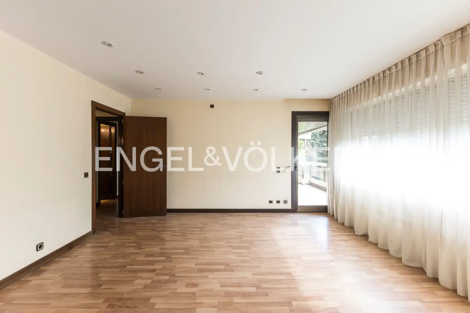 Living room of Flat for sale in Madrid  with Heating, Private garden and Terrace