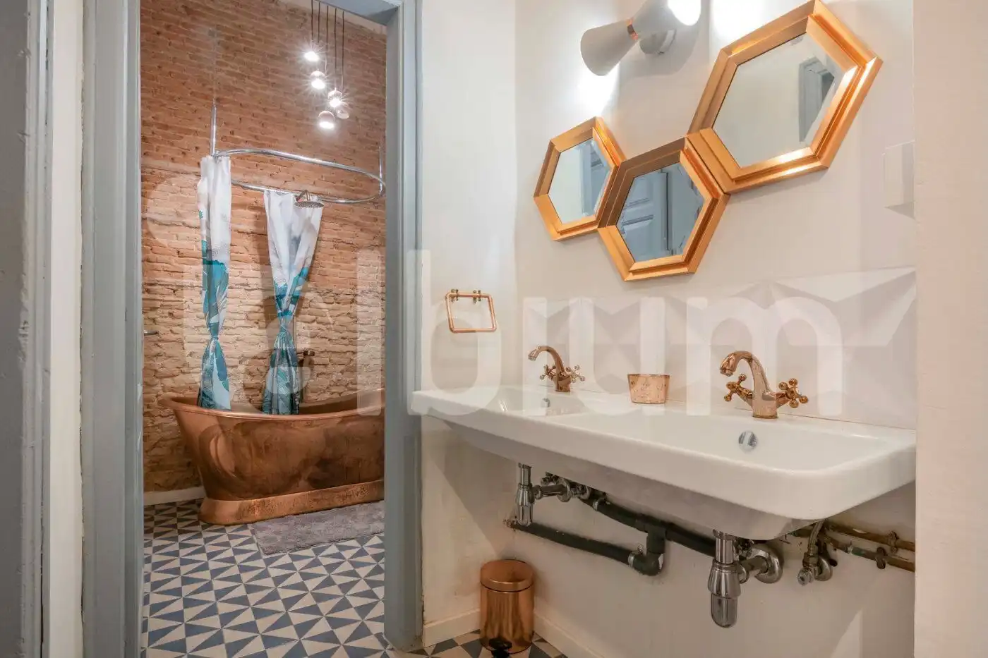 Badezimmer von Wohnung zum Verkauf in Barcelona mit Klimaanlage und Terrasse
