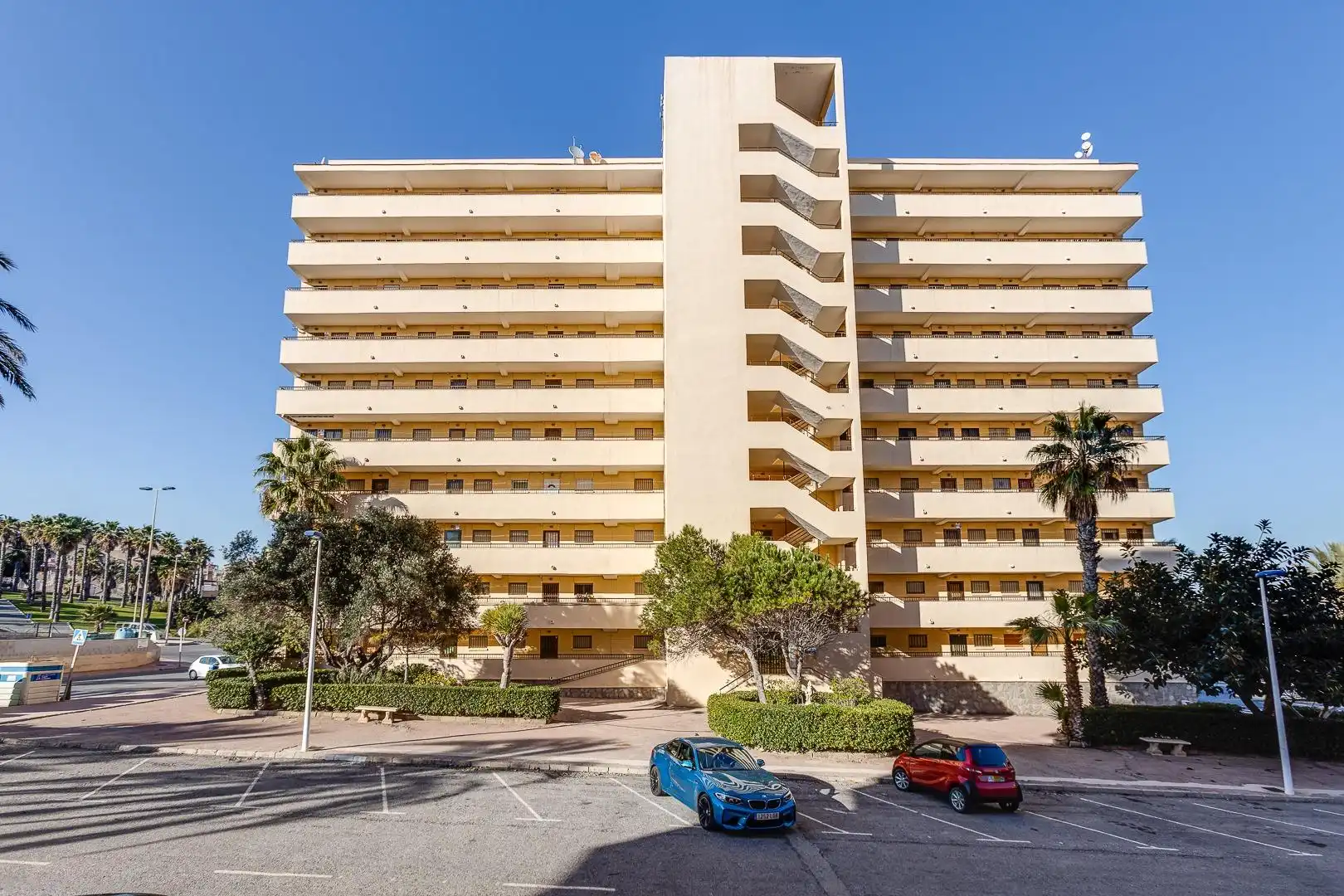 Vista exterior de Apartament en venda en Torrevieja amb Aire condicionat, Terrassa i Moblat