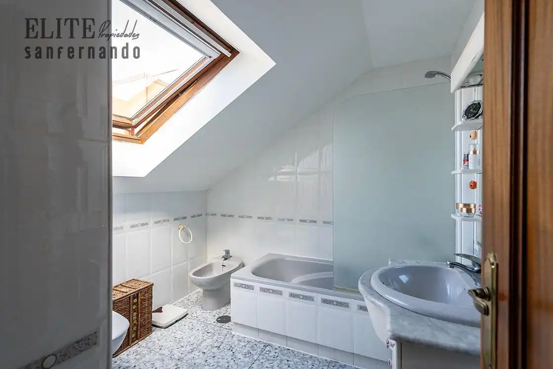Baño de Casa o chalet en venta en Santander con Calefacción, Jardín privado y Parquet