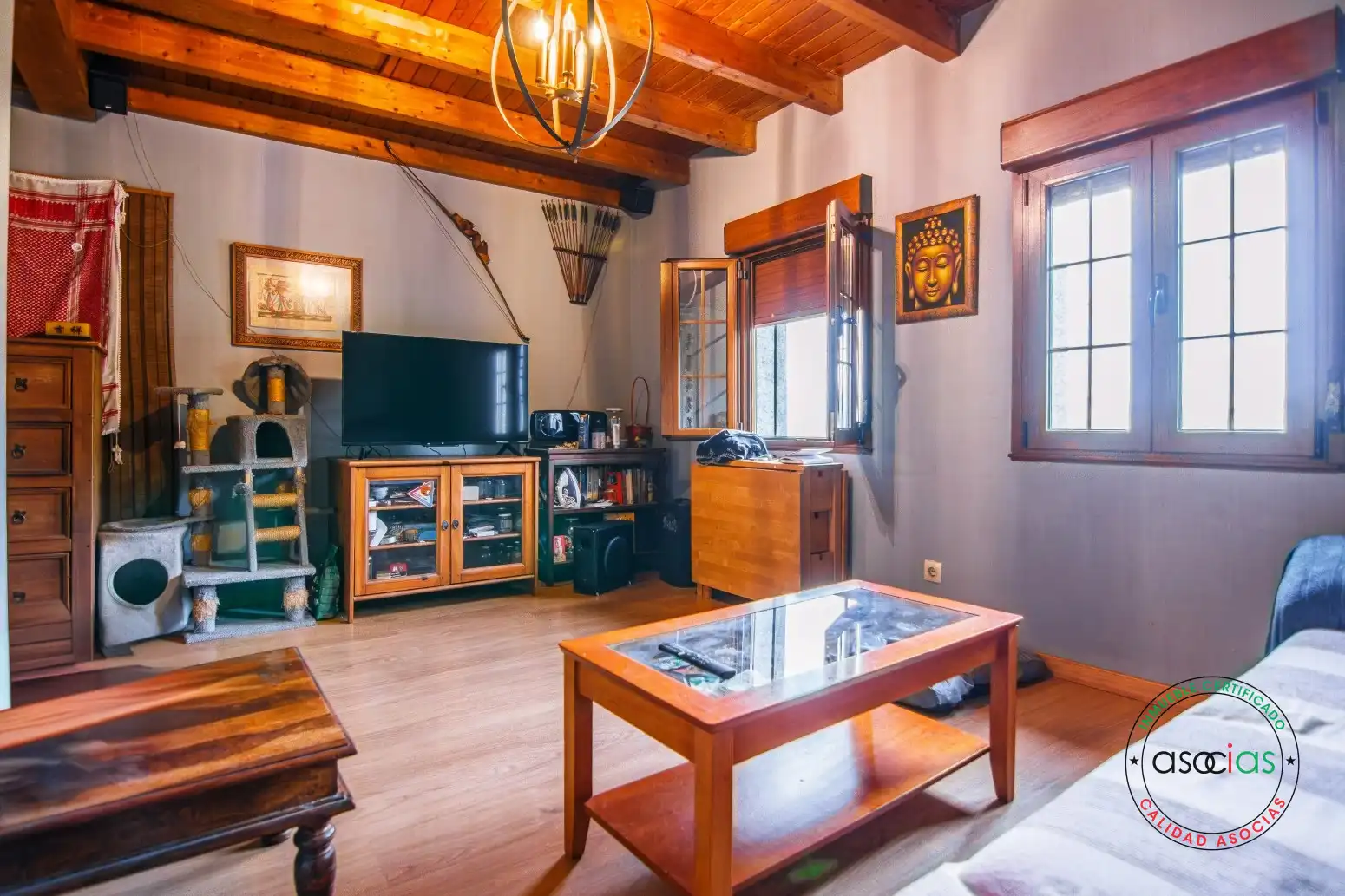 Sala d'estar de Casa o xalet en venda en San Martín del Rey Aurelio amb Calefacció, Jardí privat i Terrassa