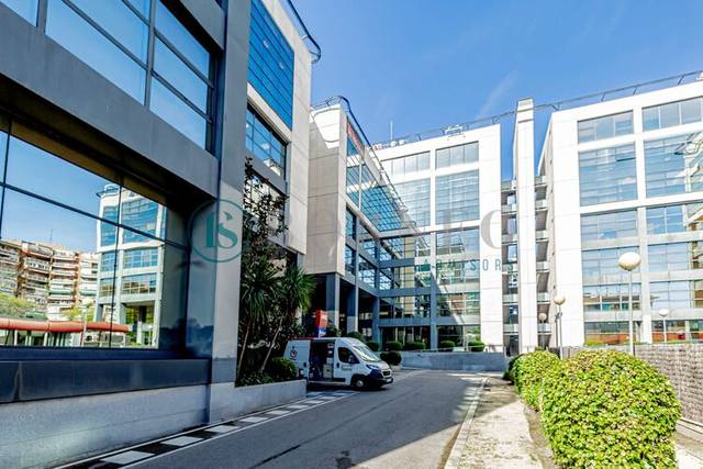 Oficina en Alquiler en Virgen del Cortijo - Manoteras