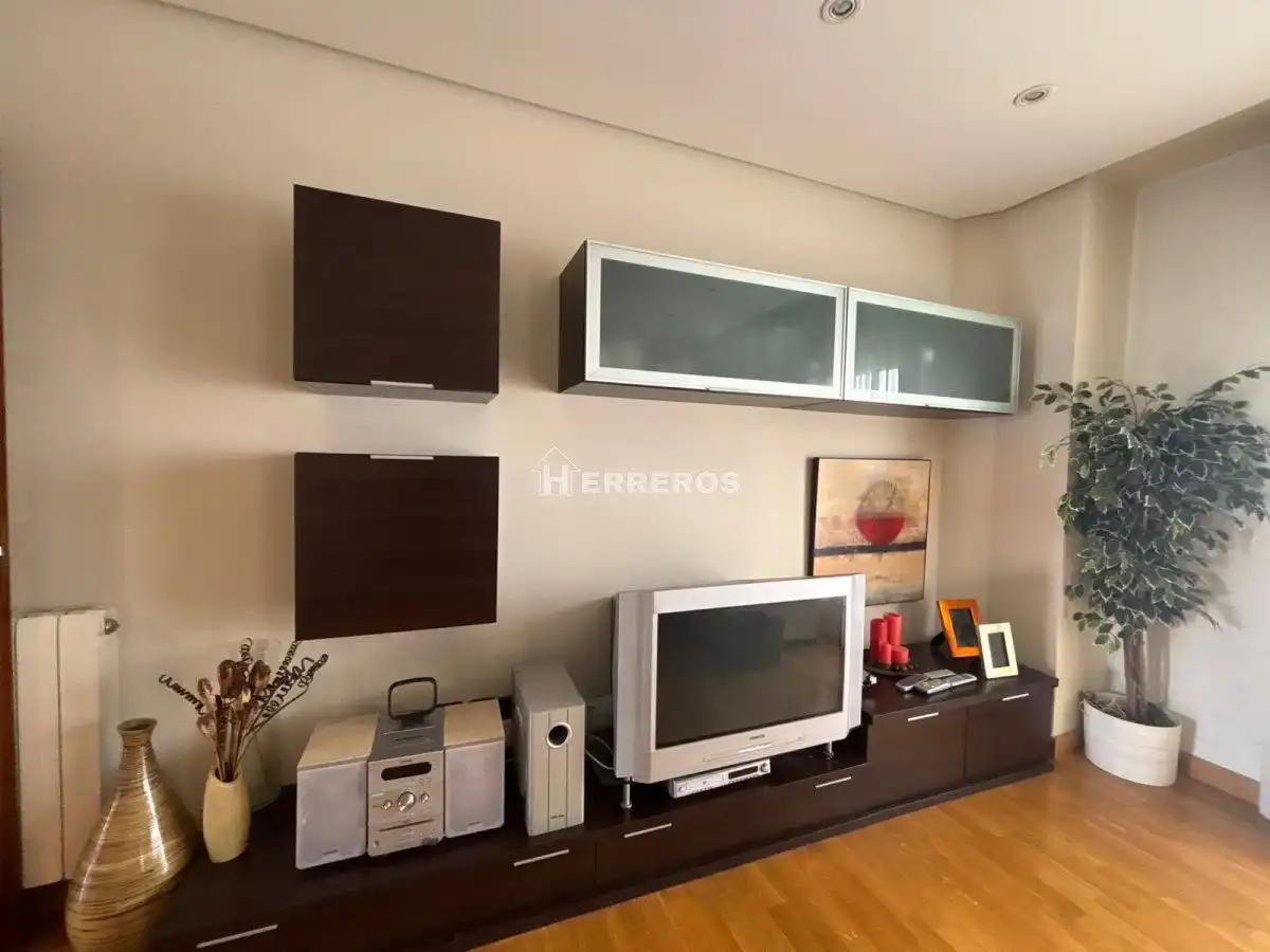 Living room of Flat for sale in  Logroño  with Heating, Parquet flooring and Terrace