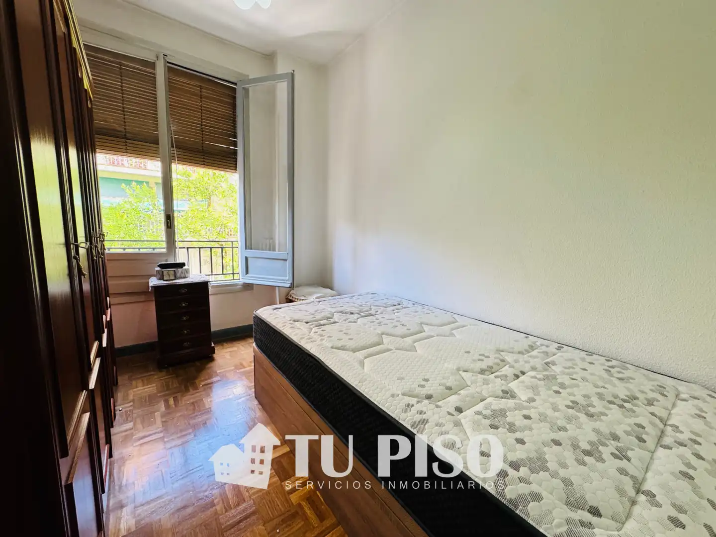 Schlafzimmer von Wohnung zur Miete in Madrid mit Heizung, Terrasse und Möbliert