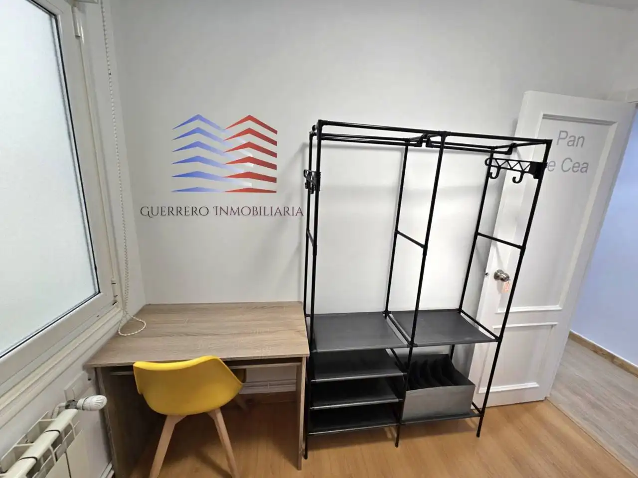 Schlafzimmer von Wohnungen zur Miete in Ourense Capital  mit Heizung, Parkett und Möbliert