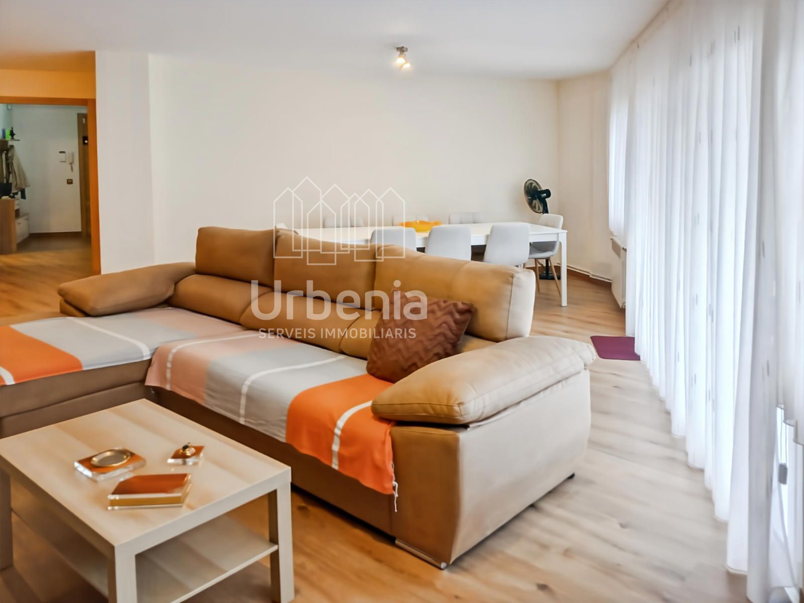 Sala d'estar de Pis en venda en Pineda de Mar amb Calefacció, Terrassa i Moblat