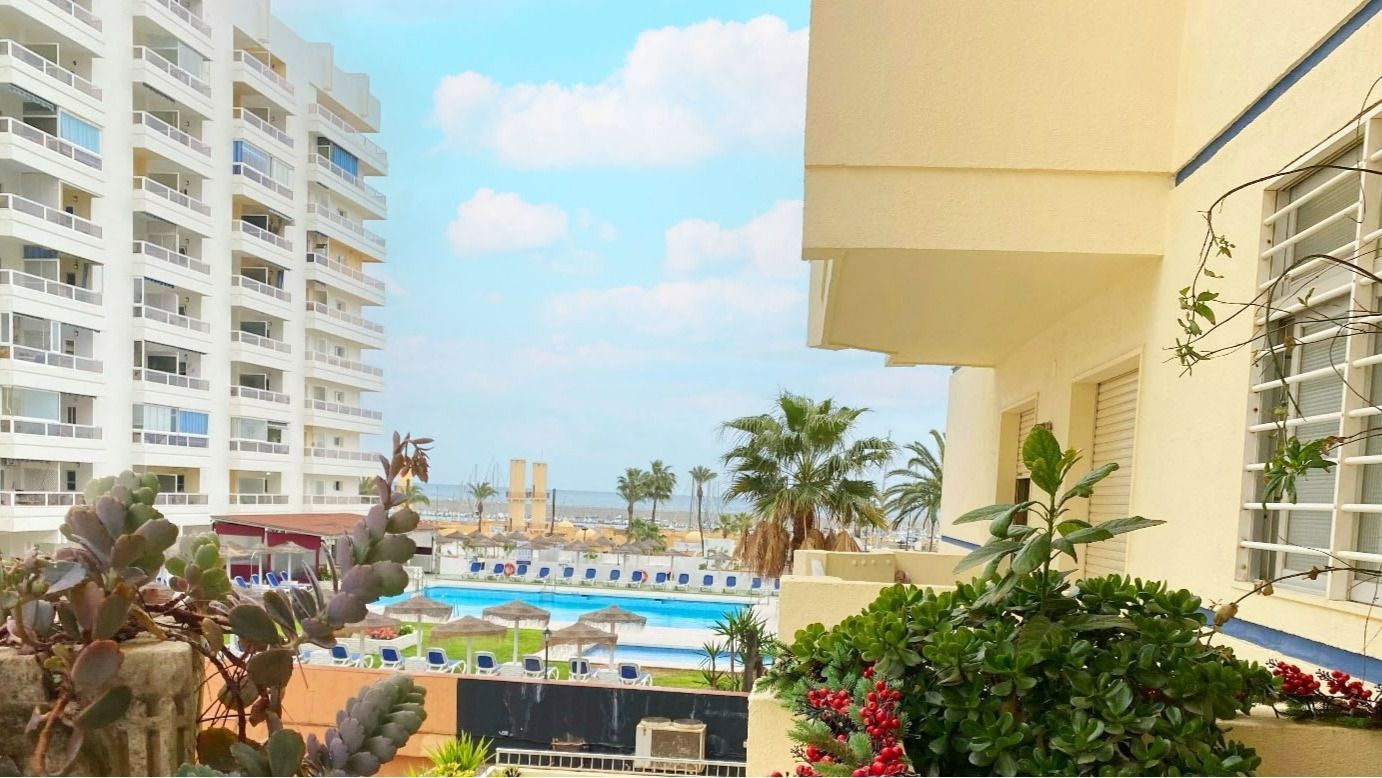 Vista exterior de Apartament en venda en Fuengirola amb Aire condicionat, Terrassa i Traster